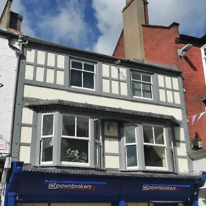 https://huge-6-bed-apartment-in-darlington-centre.yorkshirehotels.net