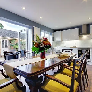  Holiday home 14 Oxford Mews - 5 Star Living For Up To 10 People